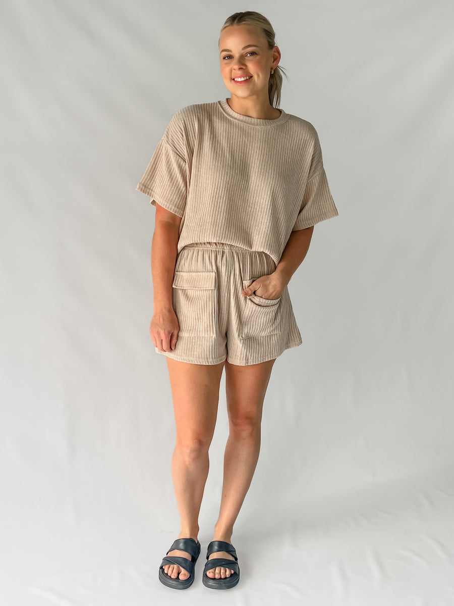 STEVIE SHORTS - LATTE