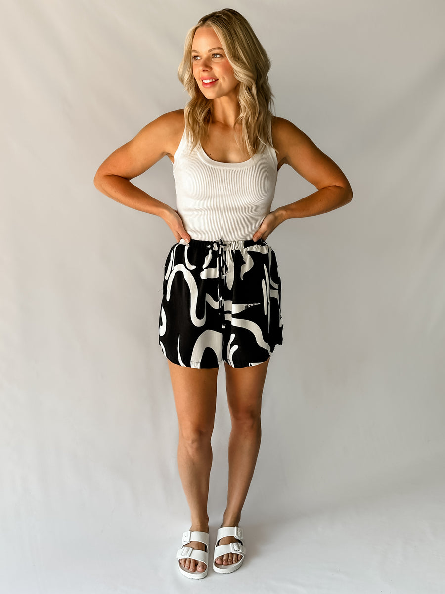 GIANNA SHORTS - BLACK & WHITE GEO PRINT