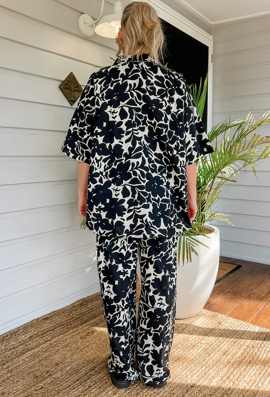 BAYSIDE SHIRT - BLACK & BEIGE FLORAL