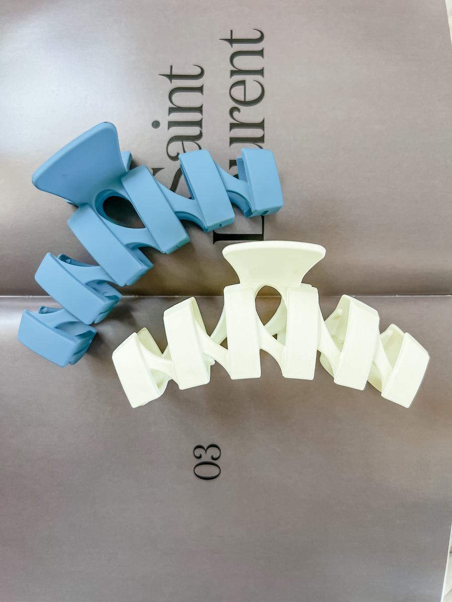 SPENCER WAVY CLAW CLIP - OFF WHITE